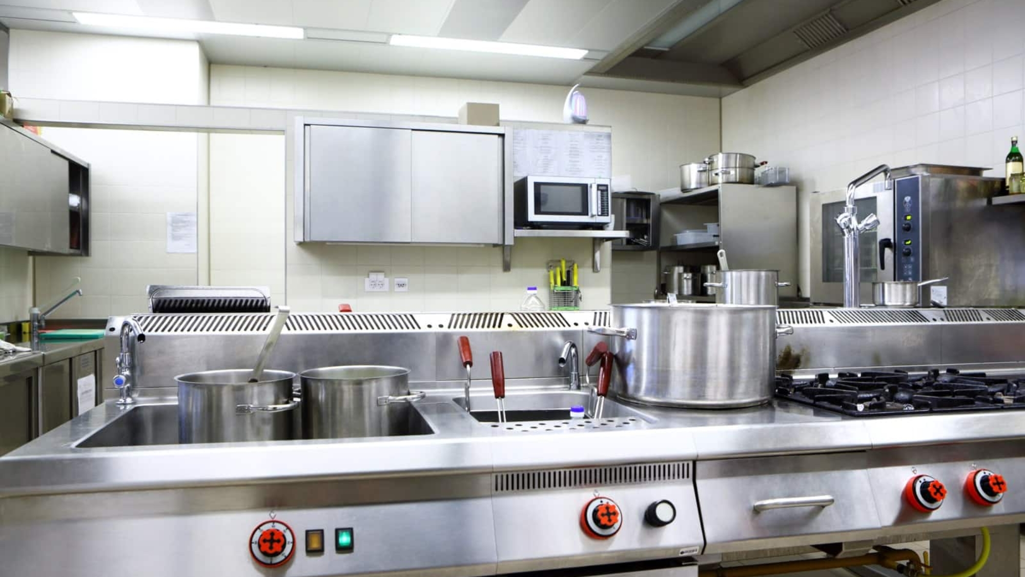 Deep Cleaning Restaurant Kitchen: Health Inspector's Checklist